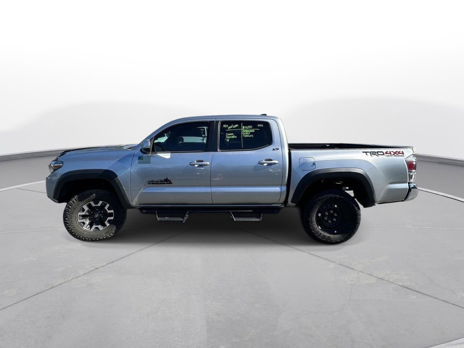 Certified 2023 Toyota Tacoma TRD Off-Road AWD/4WD image 9