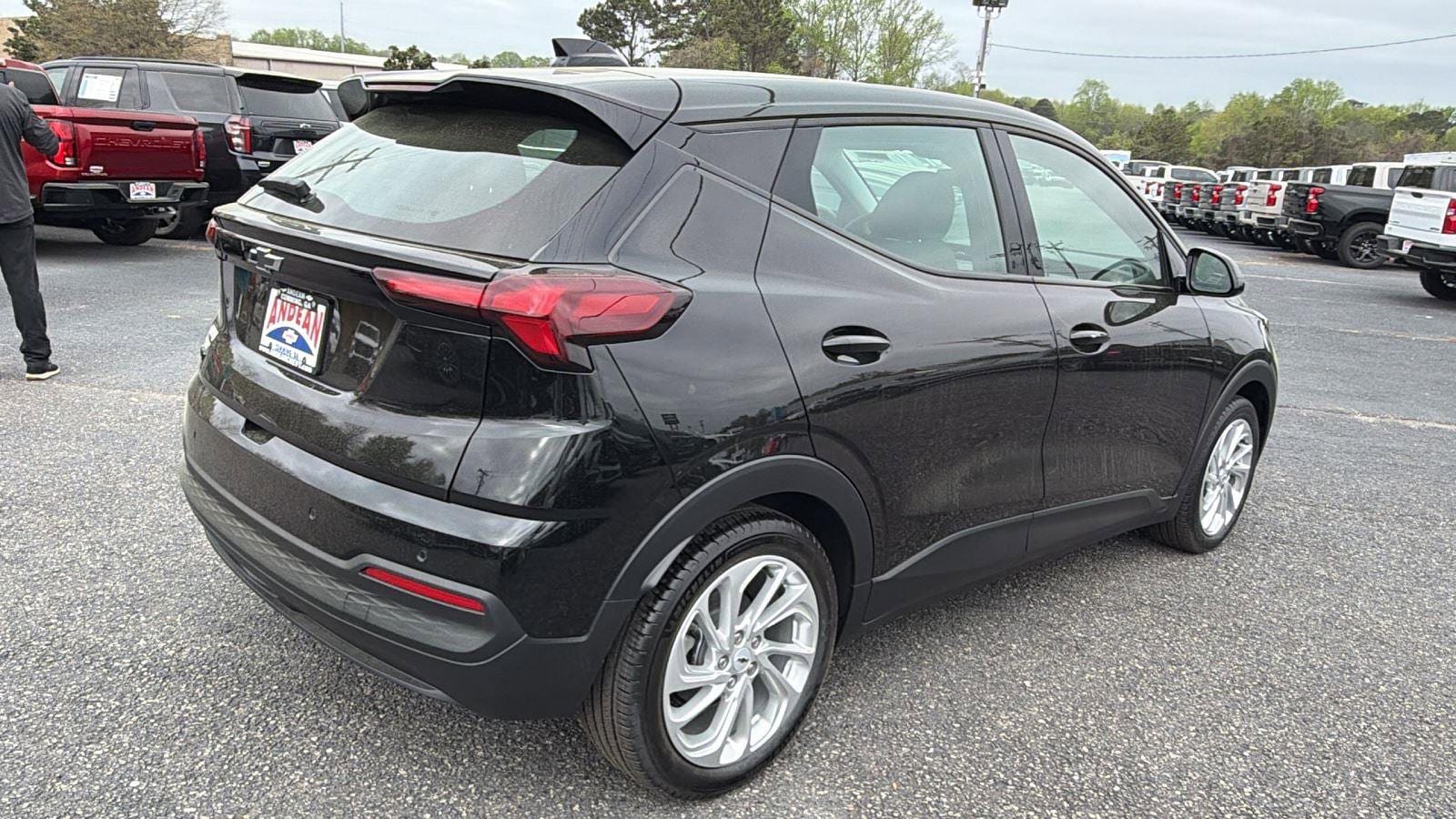 New 2027 Chevrolet Bolt LT w/ Comfort Package FWD image 5