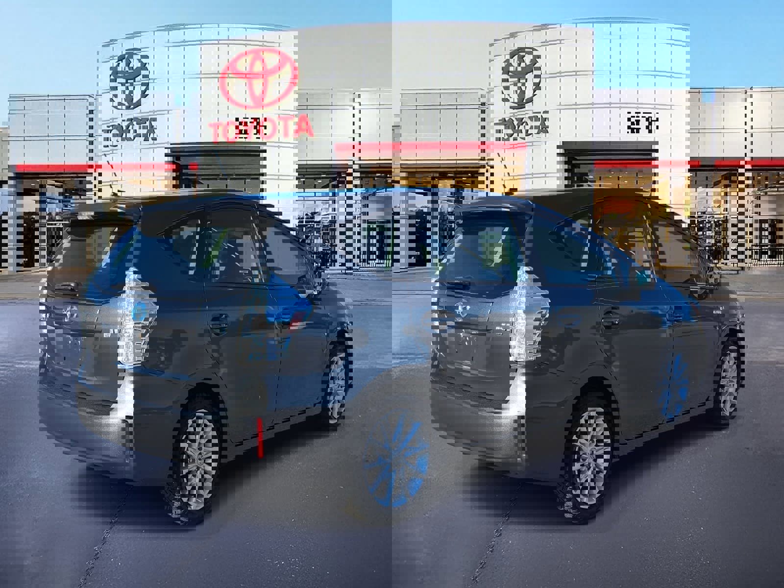 Used 2014 Toyota Prius V Five image 5