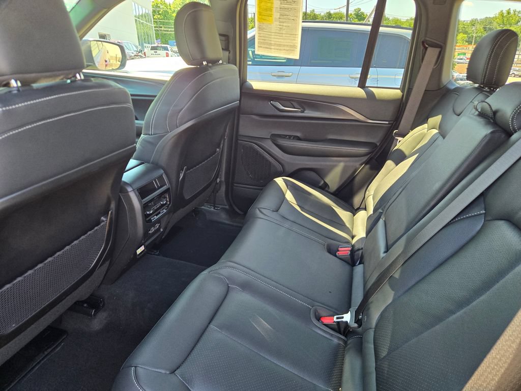 Used 2025 Jeep Grand Cherokee Laredo X w/ Luxury Tech Group I AWD/4WD image 10