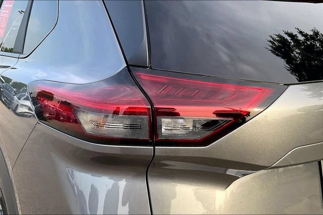 Certified 2026 Nissan Rogue SV FWD image 28