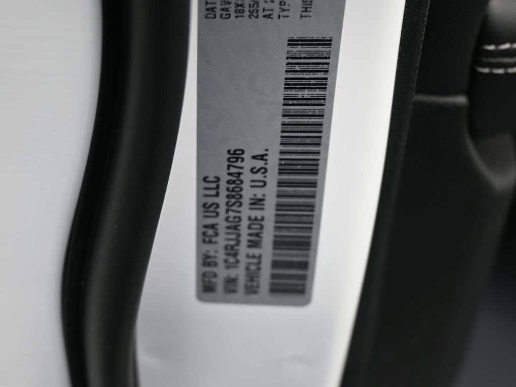 Used 2025 Jeep Grand Cherokee L Laredo image 8
