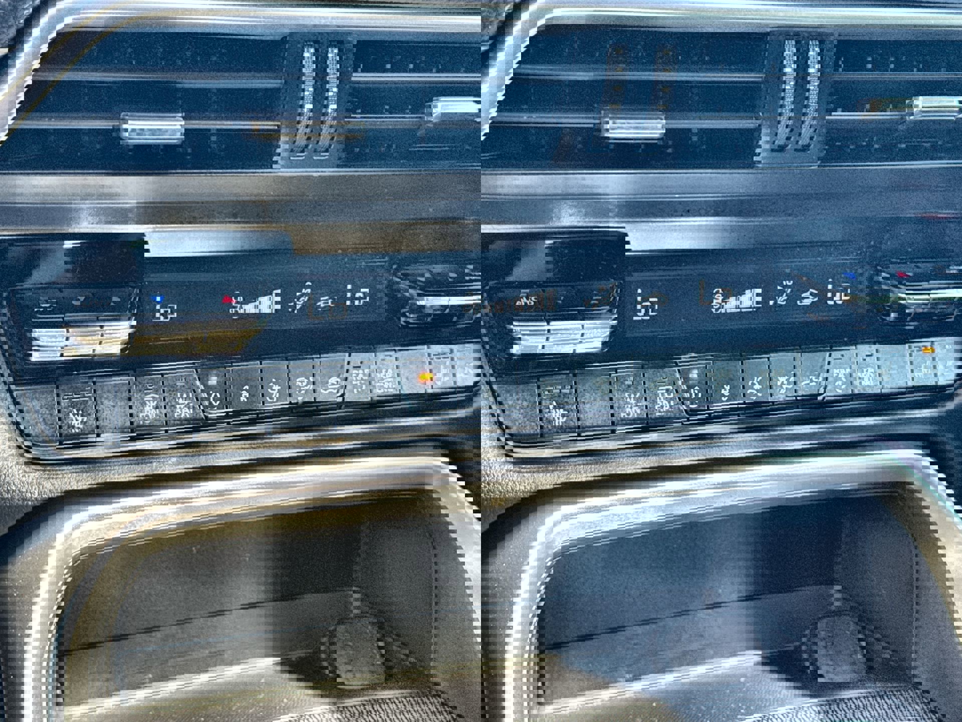 Used 2024 MAZDA CX-90 Plug-In Hybrid w/ Preferred image 18