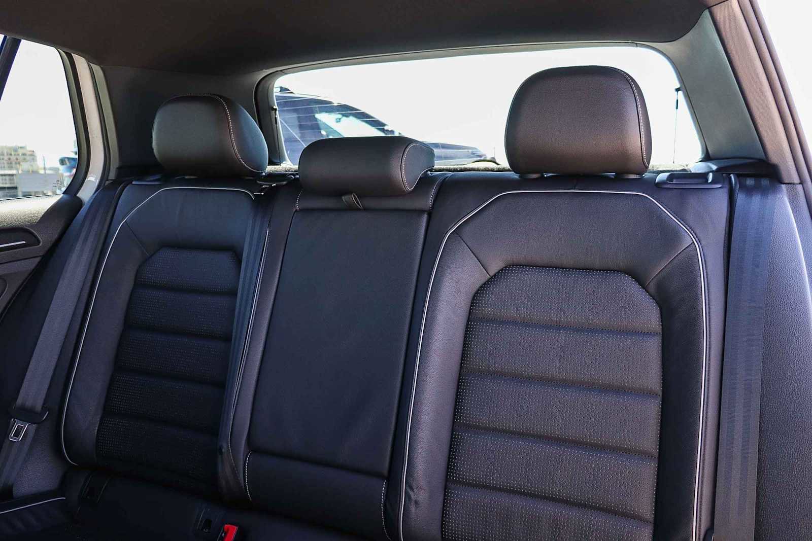 Used 2019 Volkswagen Golf R 4-Door image 19