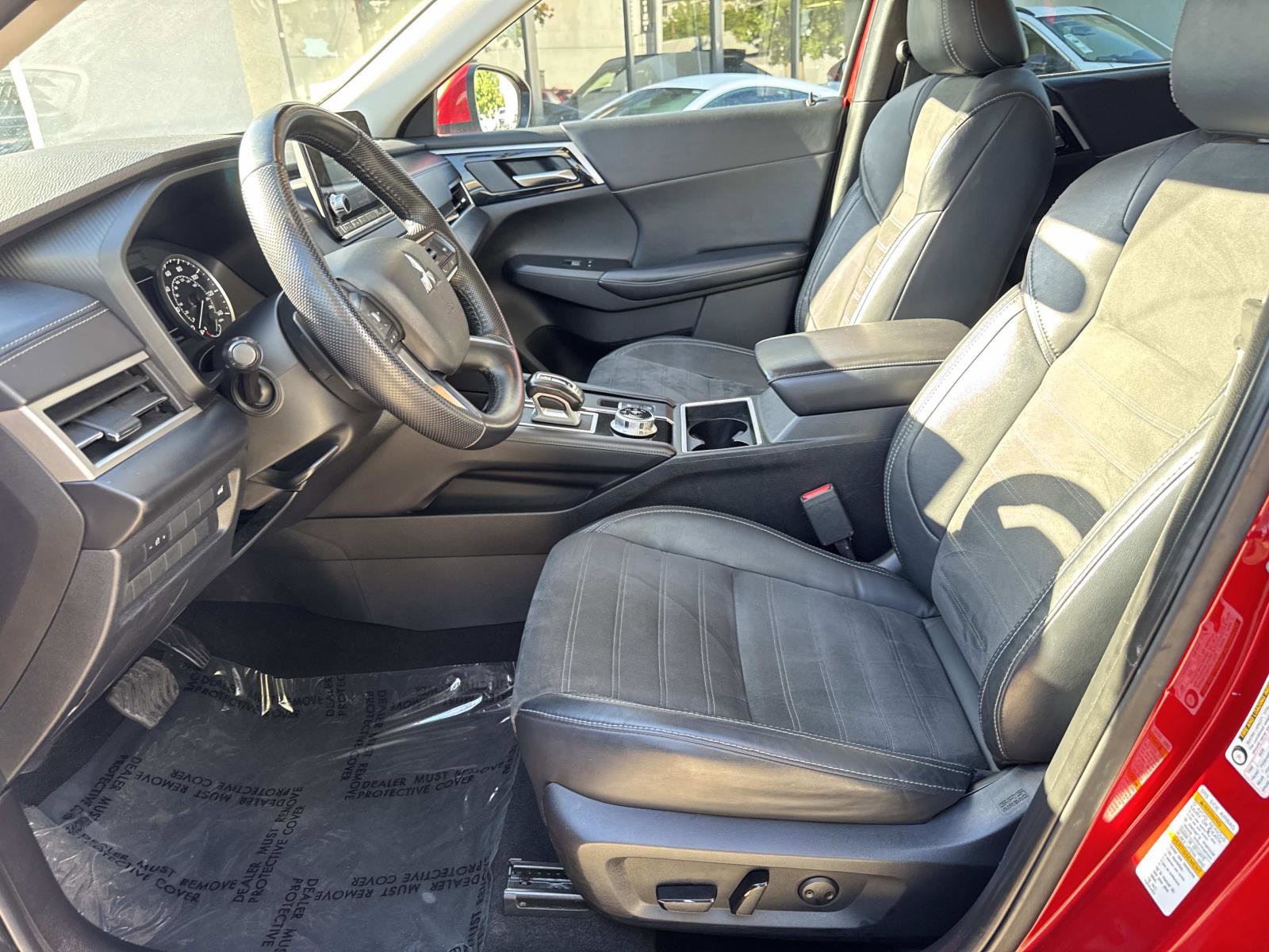 Used 2023 Mitsubishi Outlander SE image 14