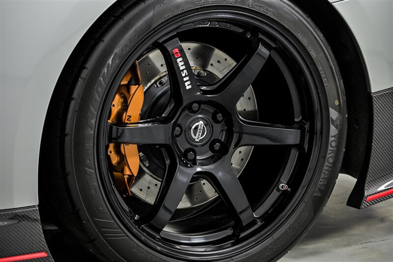 Used 2017 Nissan GT-R NISMO AWD/4WD image 31