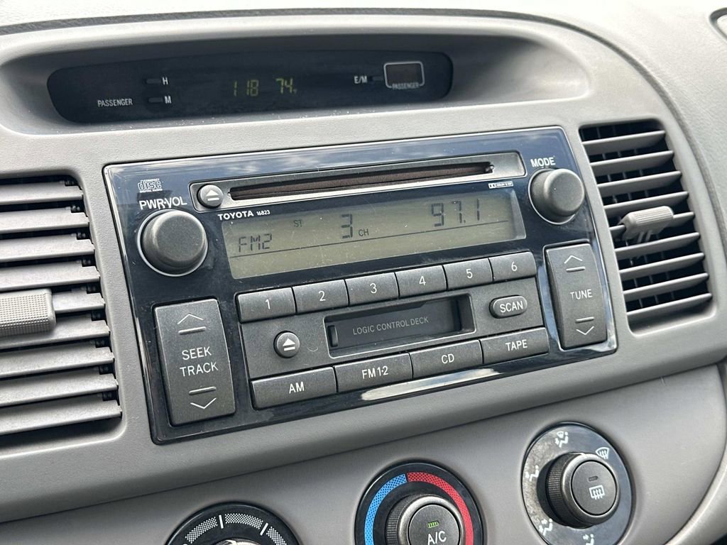 Used 2004 Toyota Camry LE FWD image 25