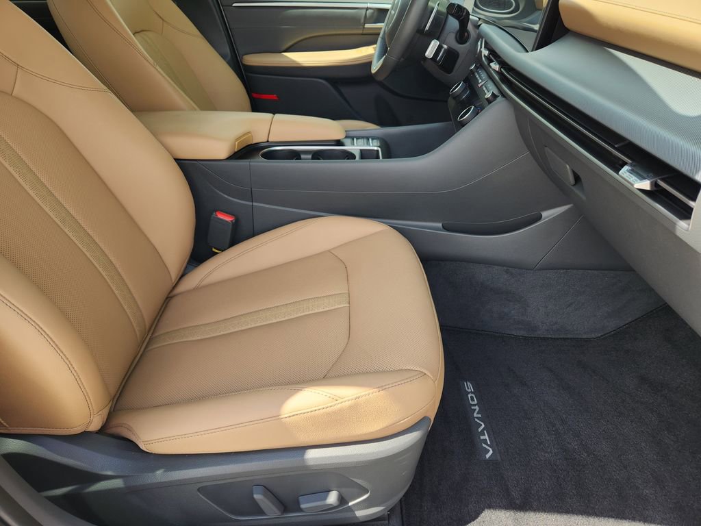 Certified 2025 Hyundai Sonata Limited FWD image 11