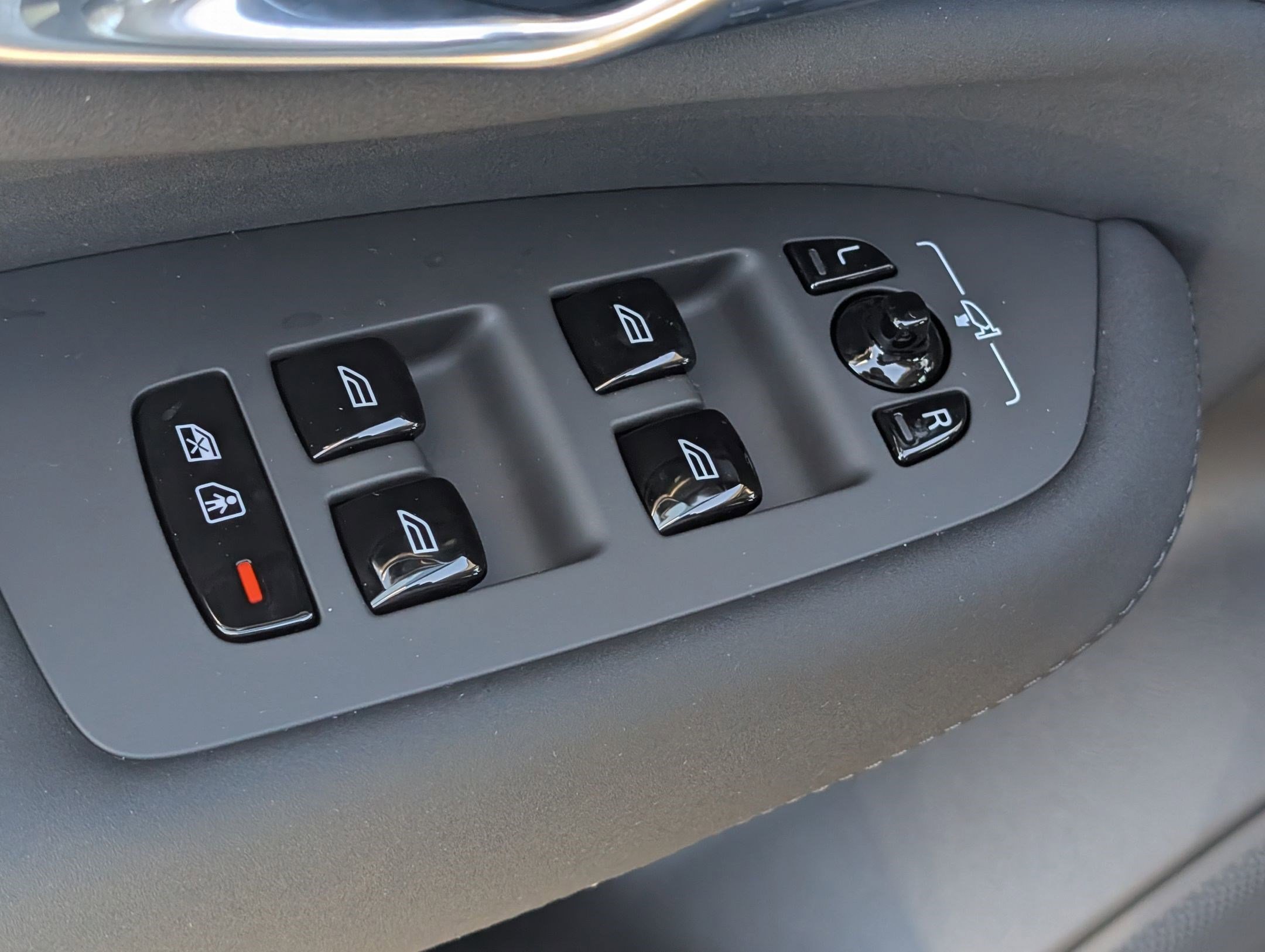 New 2026 Volvo XC90 B6 Ultra w/ Protection Package image 7