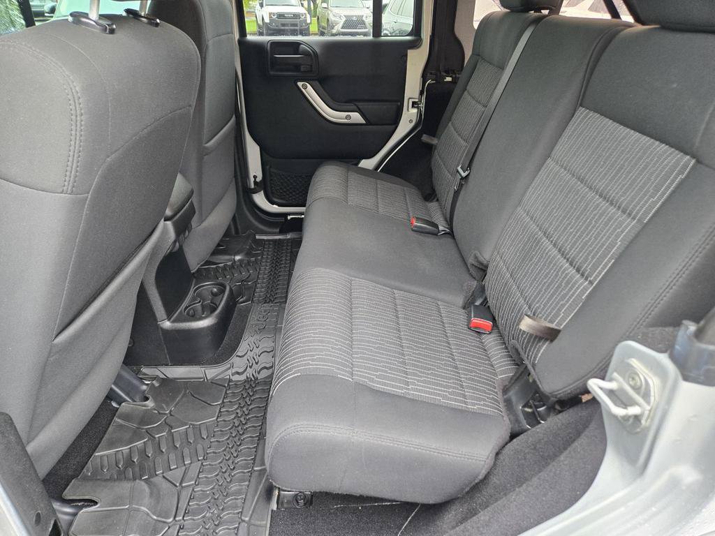 Used 2012 Jeep Wrangler Unlimited Sahara w/ Connectivity Group AWD/4WD image 16
