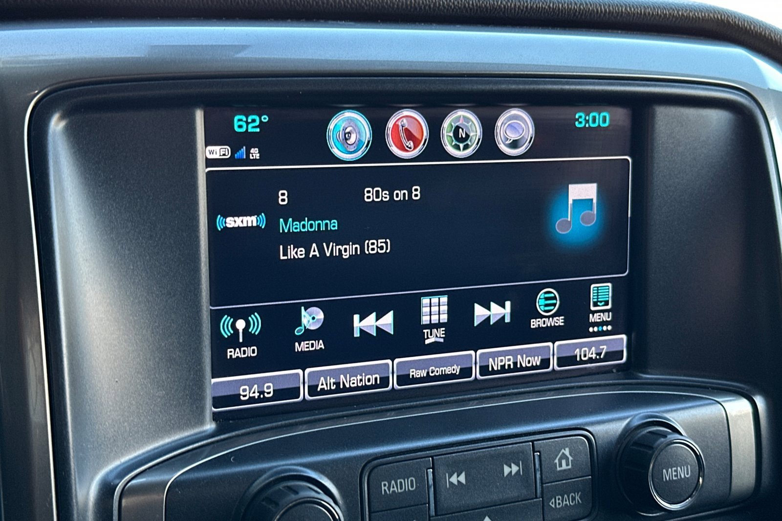 Used 2018 Chevrolet Silverado 1500 LT w/ All Star Edition image 21