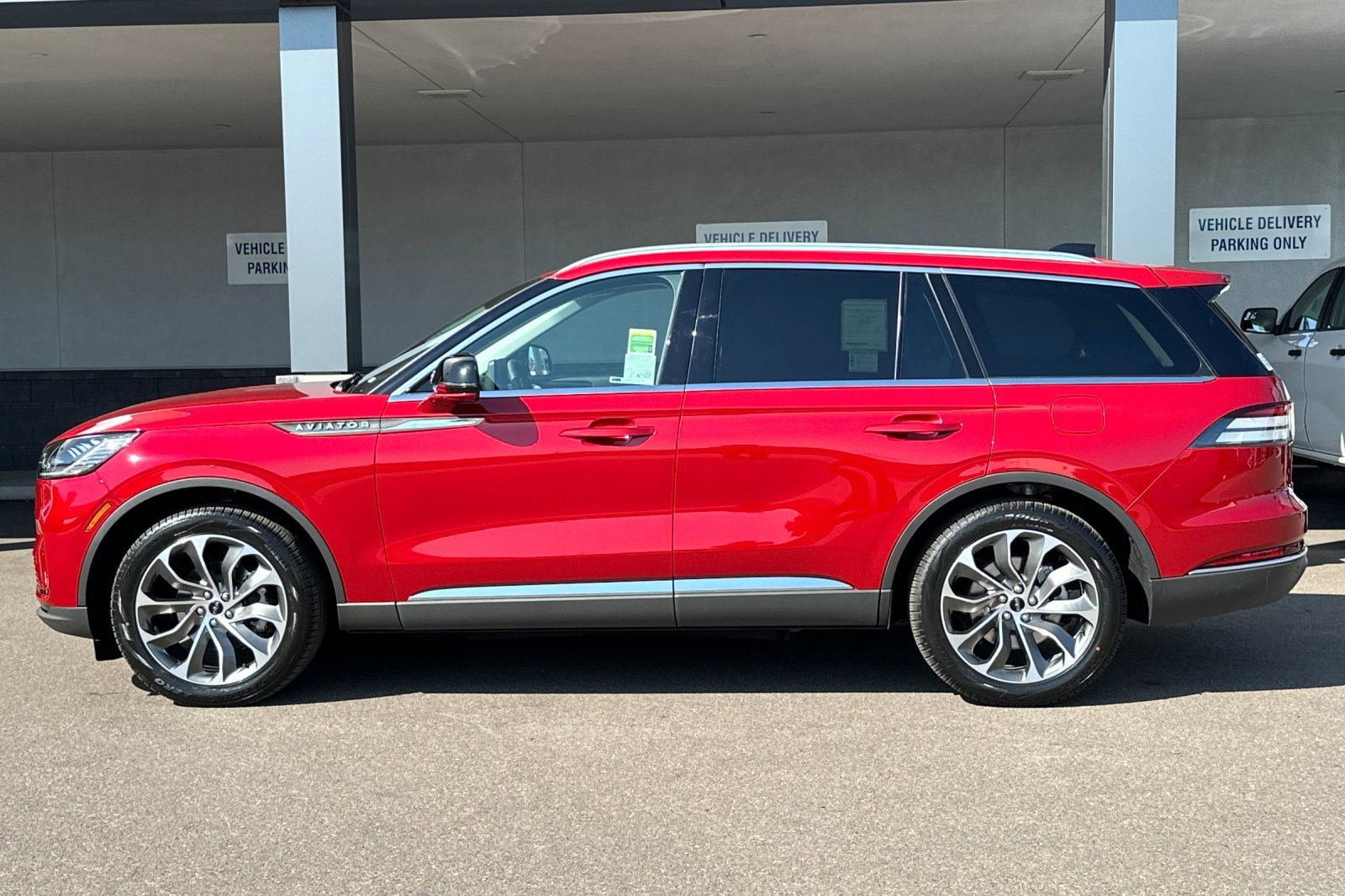 New 2025 Lincoln Aviator Reserve w/ Luxury Package image 6