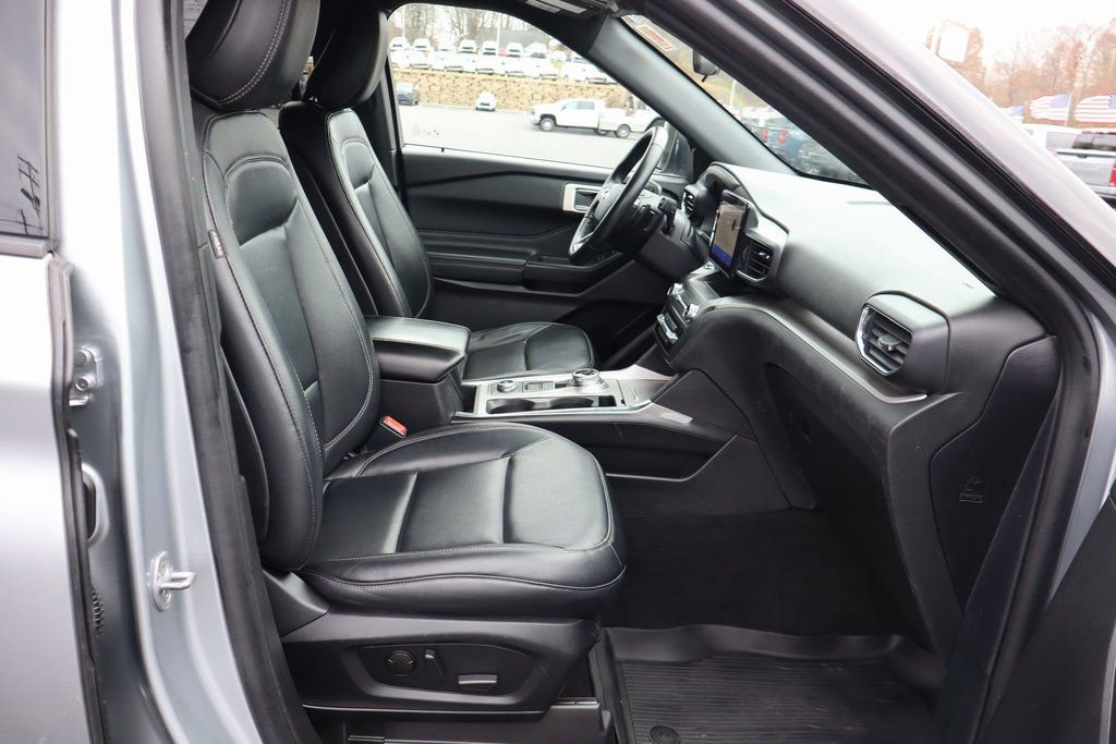Used 2020 Ford Explorer XLT w/ Equipment Group 202A image 20