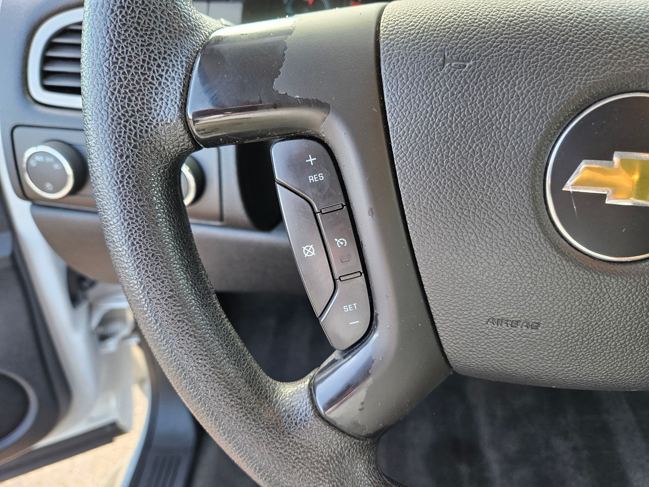 Used 2012 Chevrolet Suburban 4WD image 17