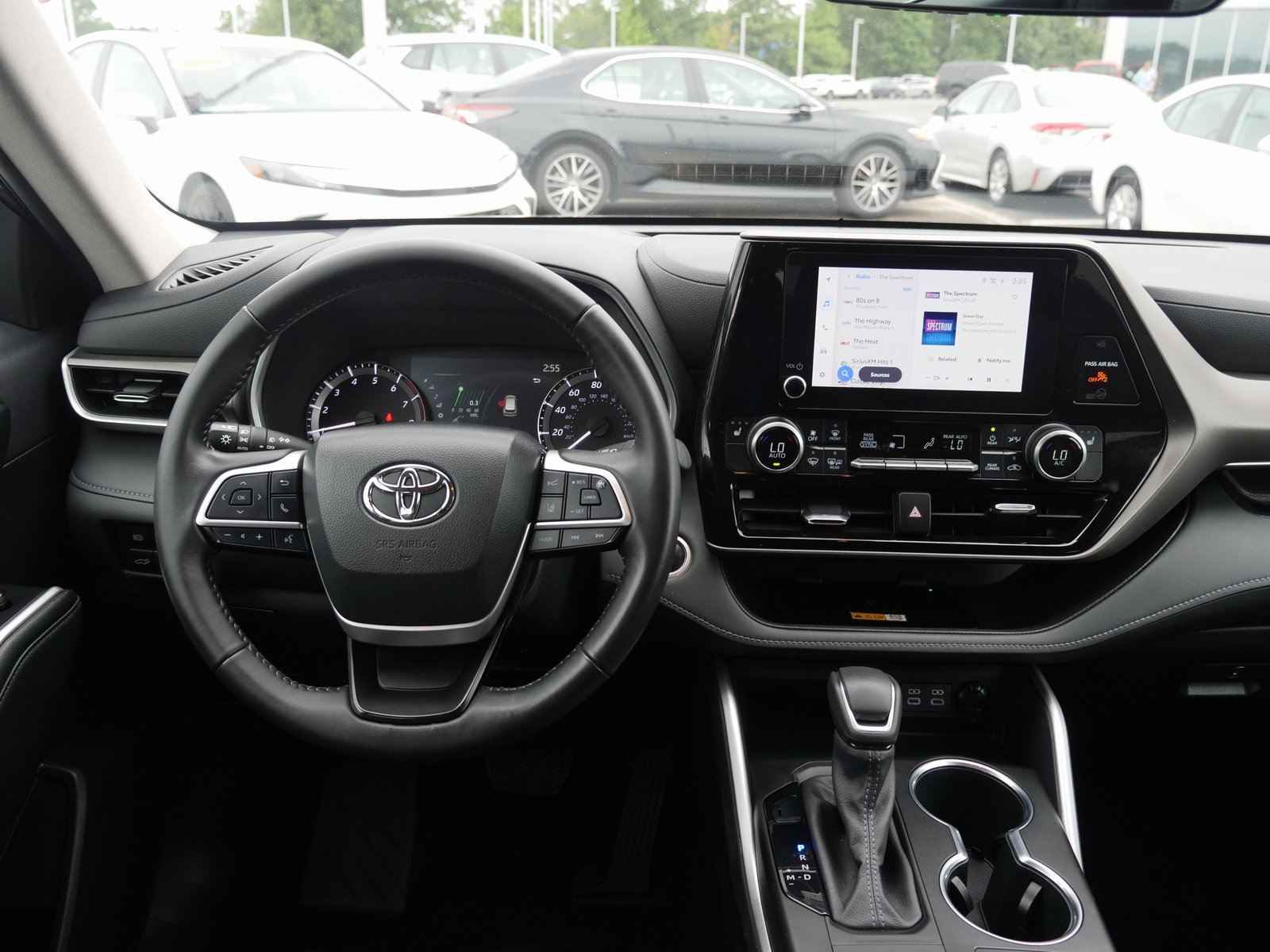 Used 2024 Toyota Highlander XLE image 17