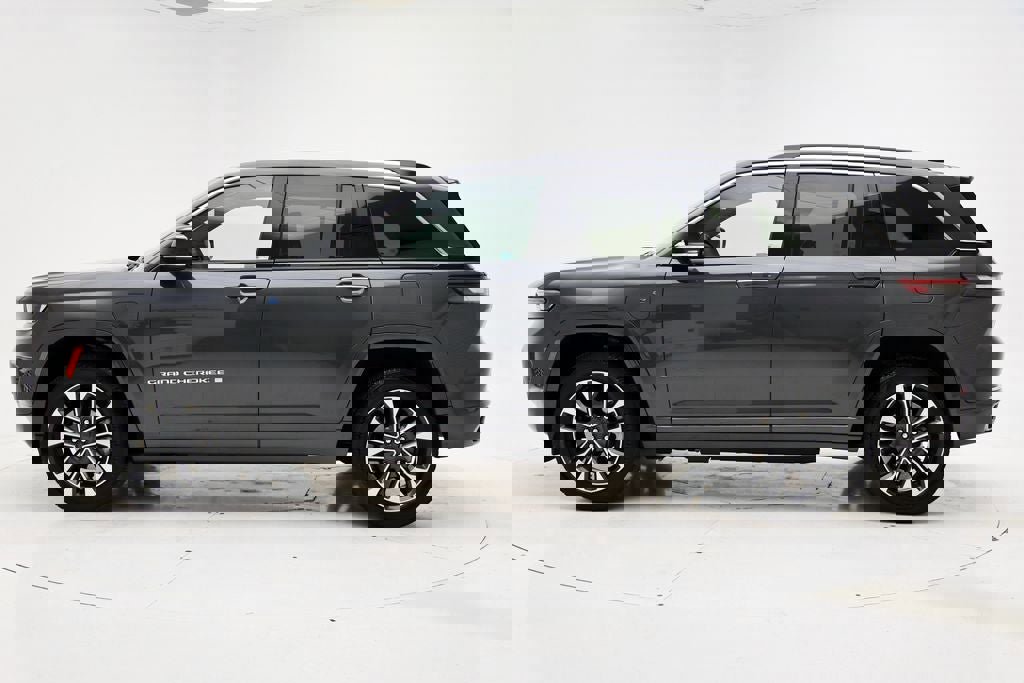 Used 2023 Jeep Grand Cherokee Overland w/ Luxury Tech Group IV image 5