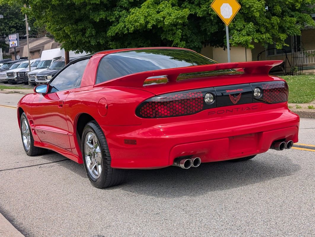 Used 1999 Pontiac Firebird Formula w/ Security Pkg RWD image 10