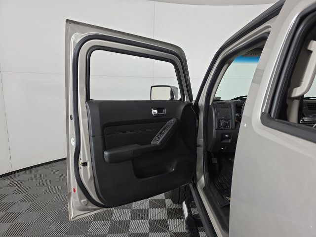 Used 2009 HUMMER H3 Luxury AWD/4WD image 21