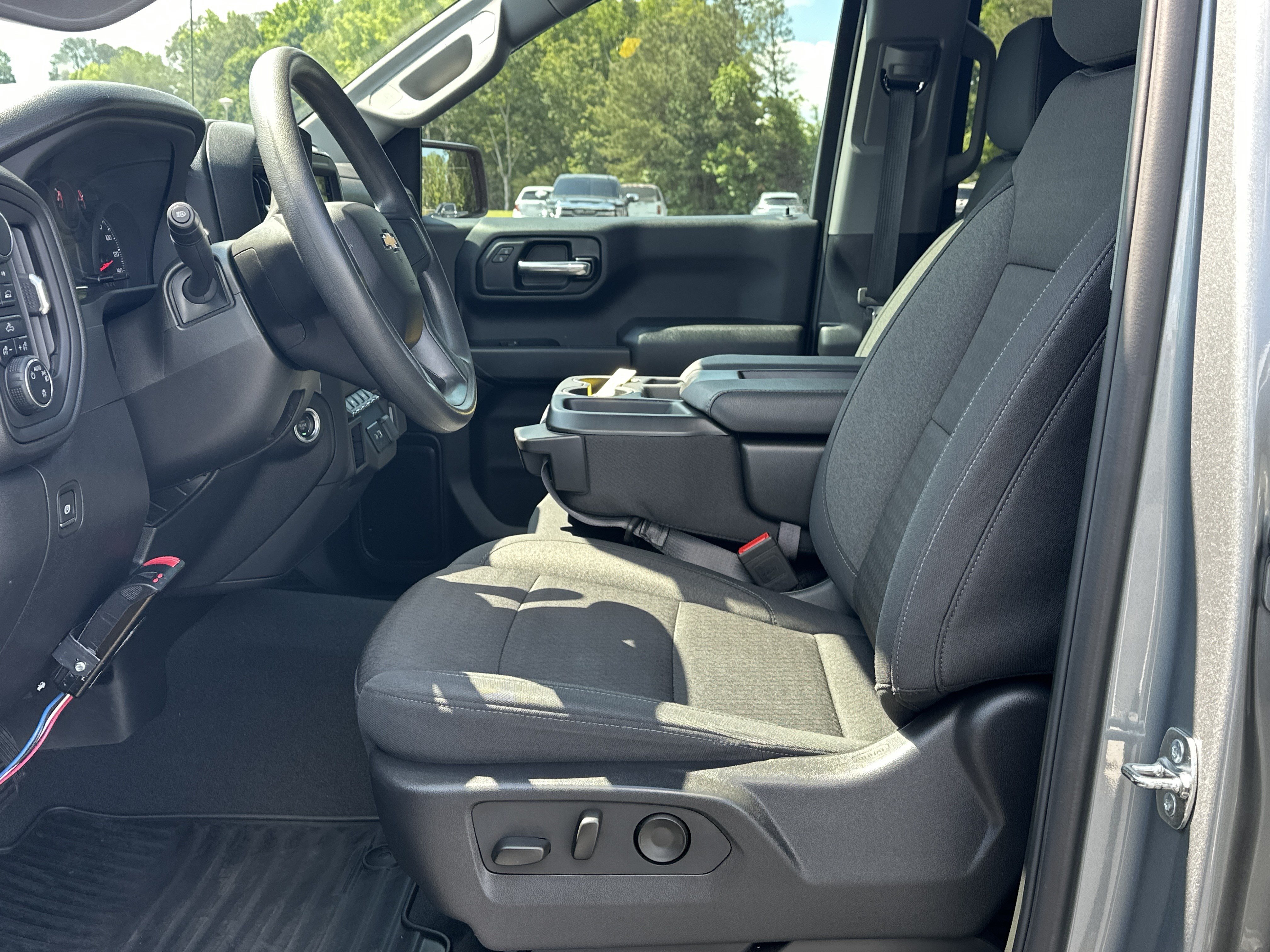 Used 2025 Chevrolet Silverado 1500 Custom w/ LPO, Dark Essentials Package AWD/4WD image 9