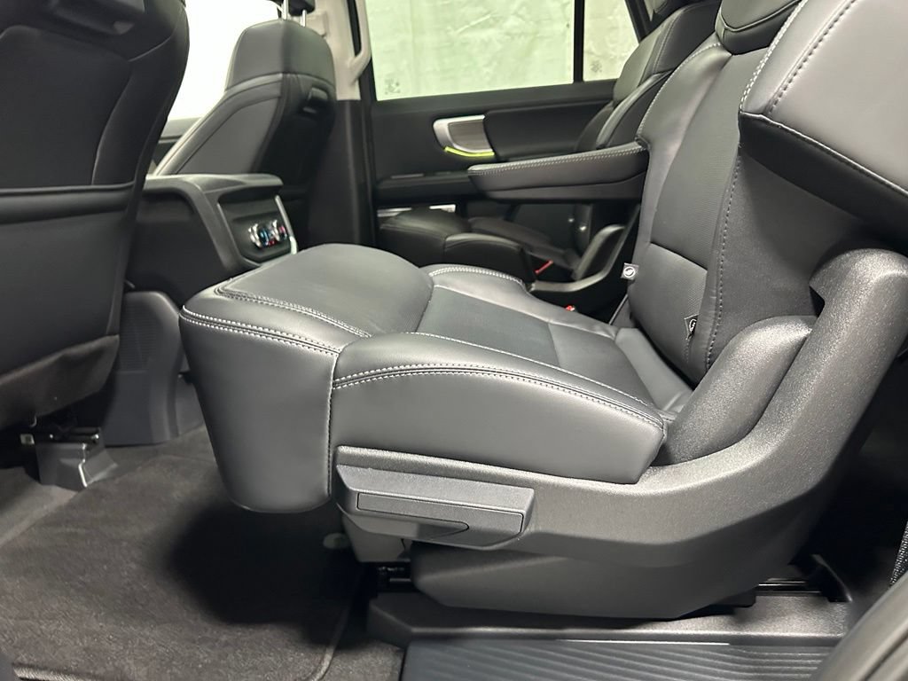 Used 2025 Ford Expedition Platinum AWD/4WD image 40