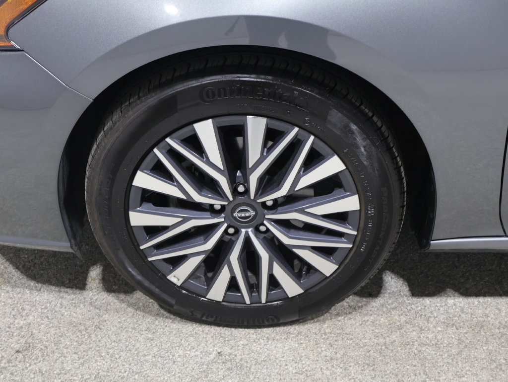 Used 2025 Nissan Altima 2.5 SV FWD image 9