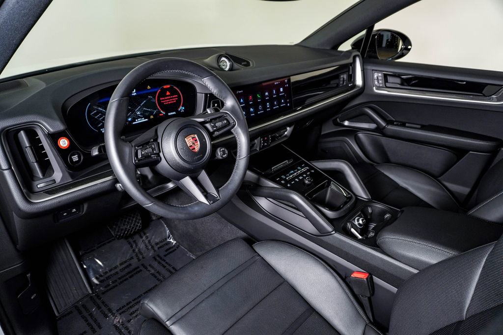 Certified 2025 Porsche Cayenne Coupe AWD/4WD image 4