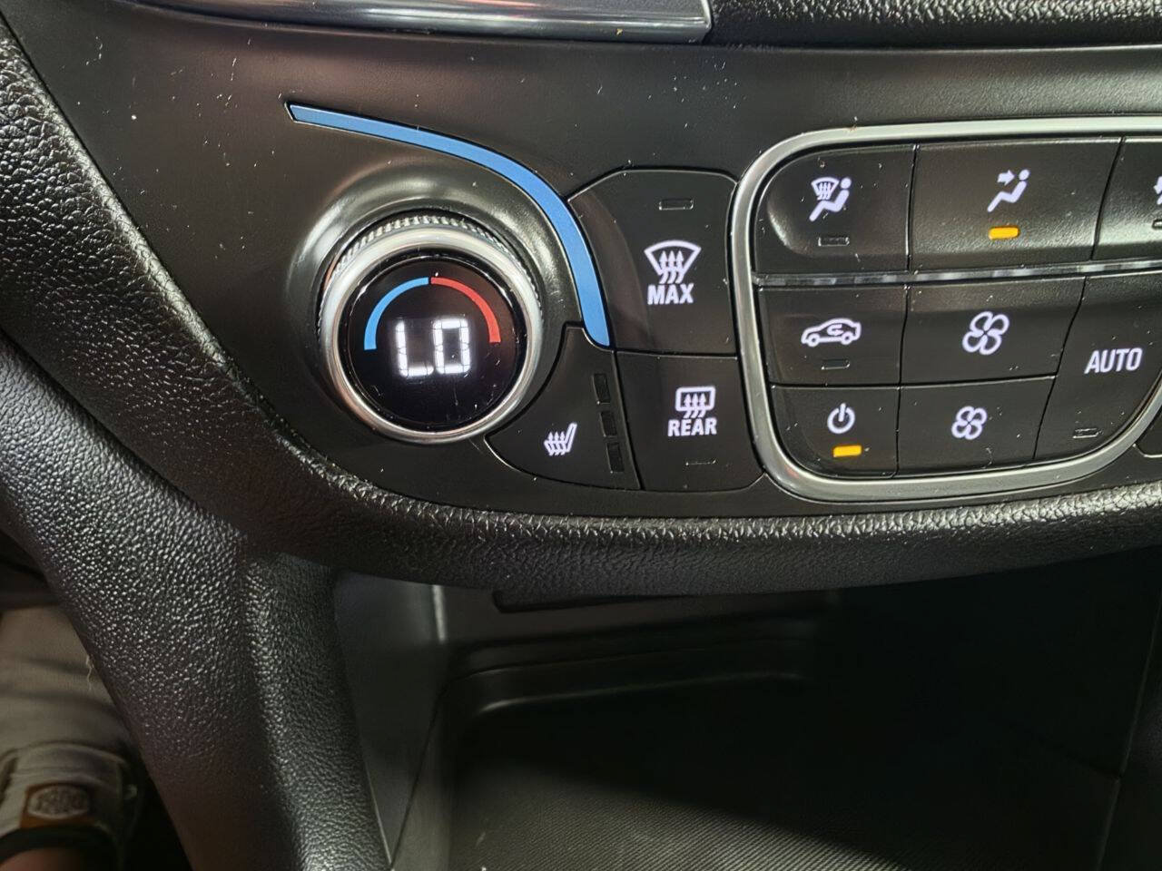 Used 2020 Chevrolet Equinox LT AWD/4WD image 39