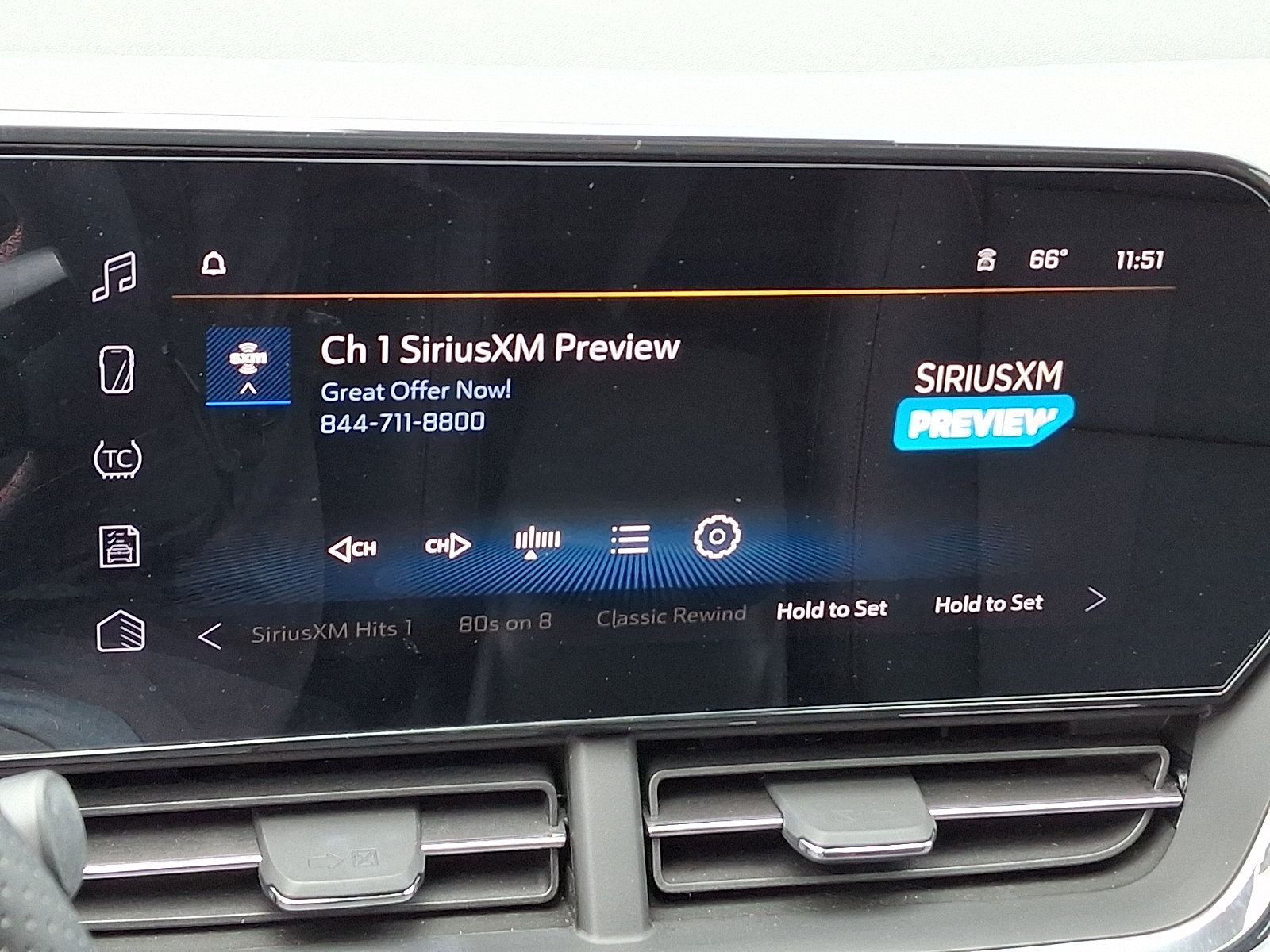 Used 2025 Chevrolet Trax RS w/ Sunroof Package FWD image 18