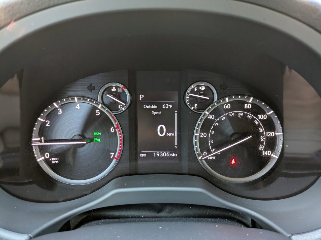 Used 2023 Lexus GX 460 Premium w/ Accessory Package image 3