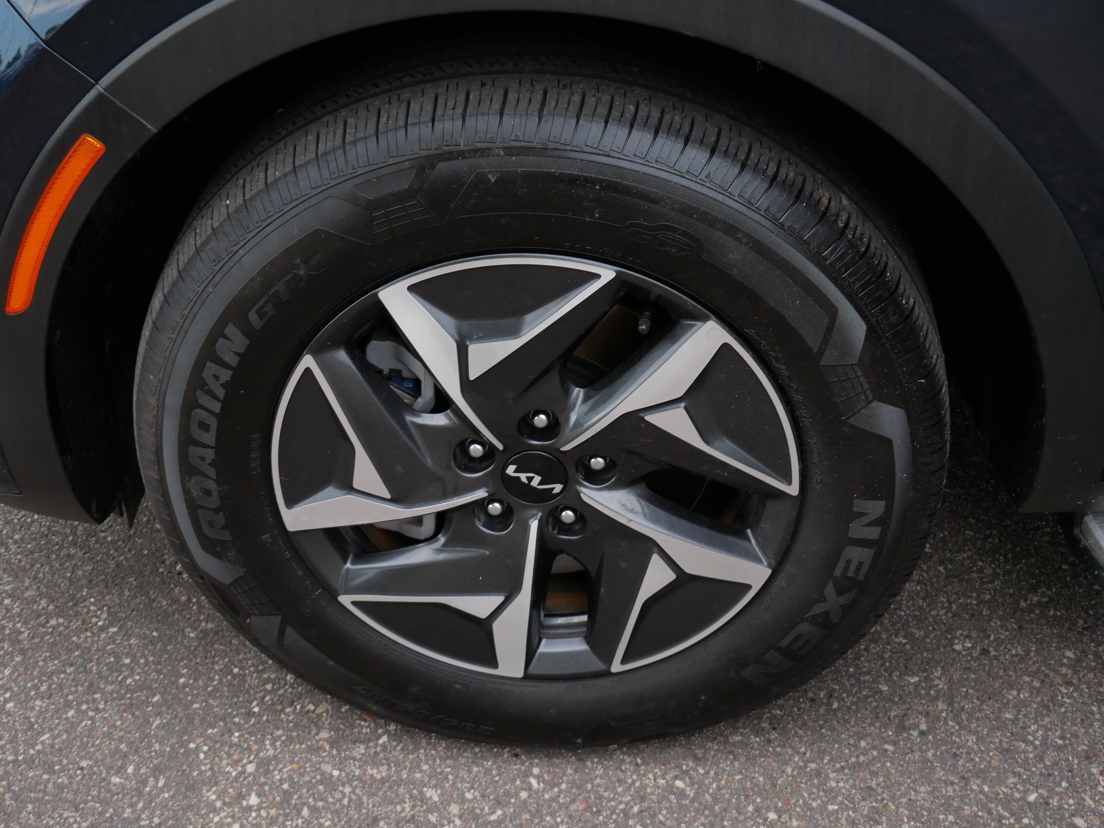 Used 2023 Kia Sorento EX FWD image 15