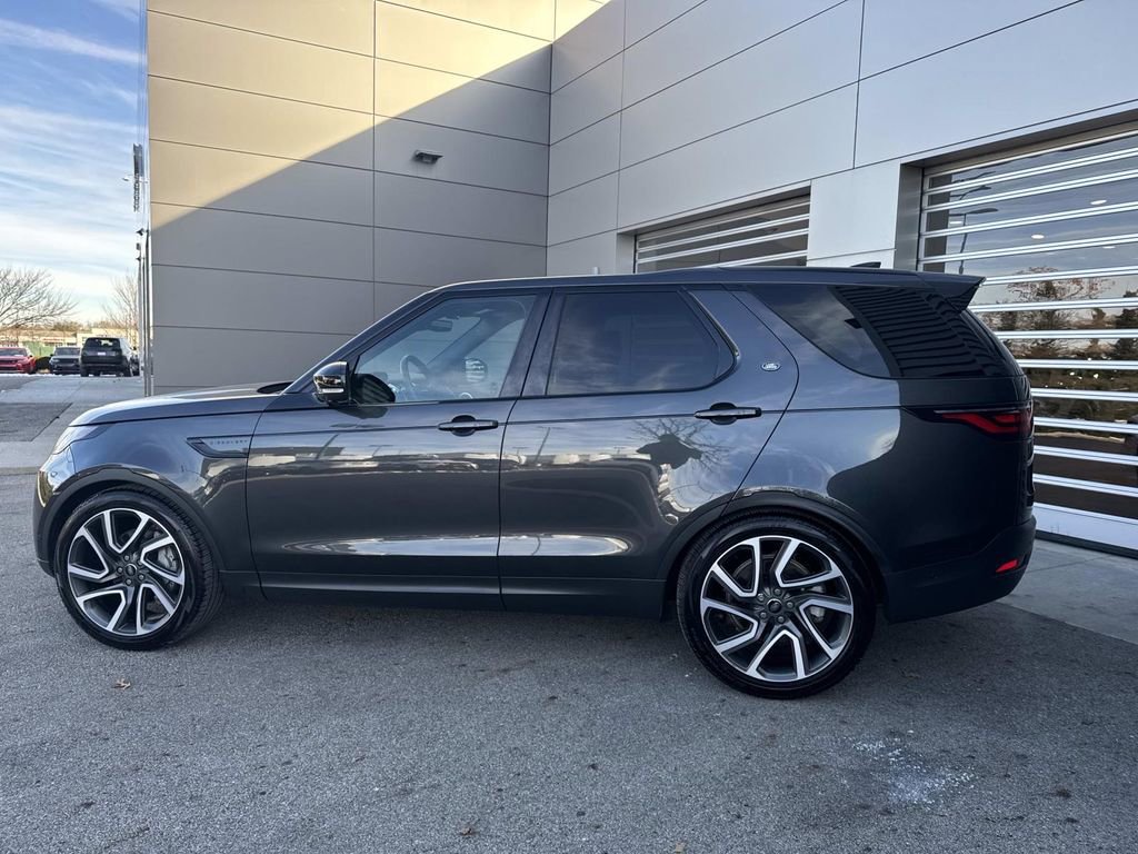 Used 2025 Land Rover Discovery S image 4