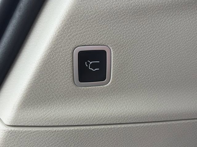 Used 2024 Chrysler Pacifica Touring-L FWD image 42