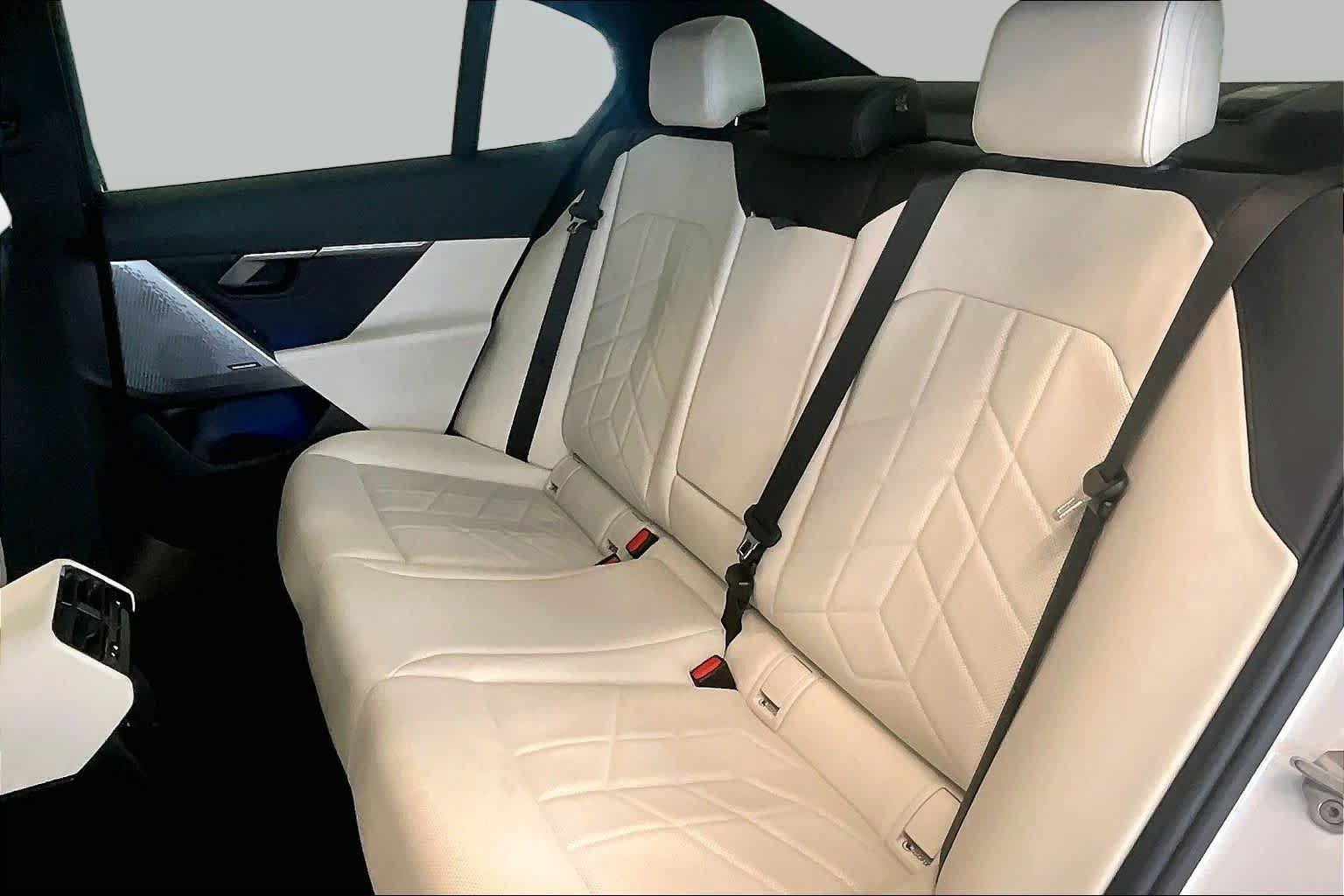 Used 2024 BMW 540i xDrive w/ Premium Package AWD/4WD image 18