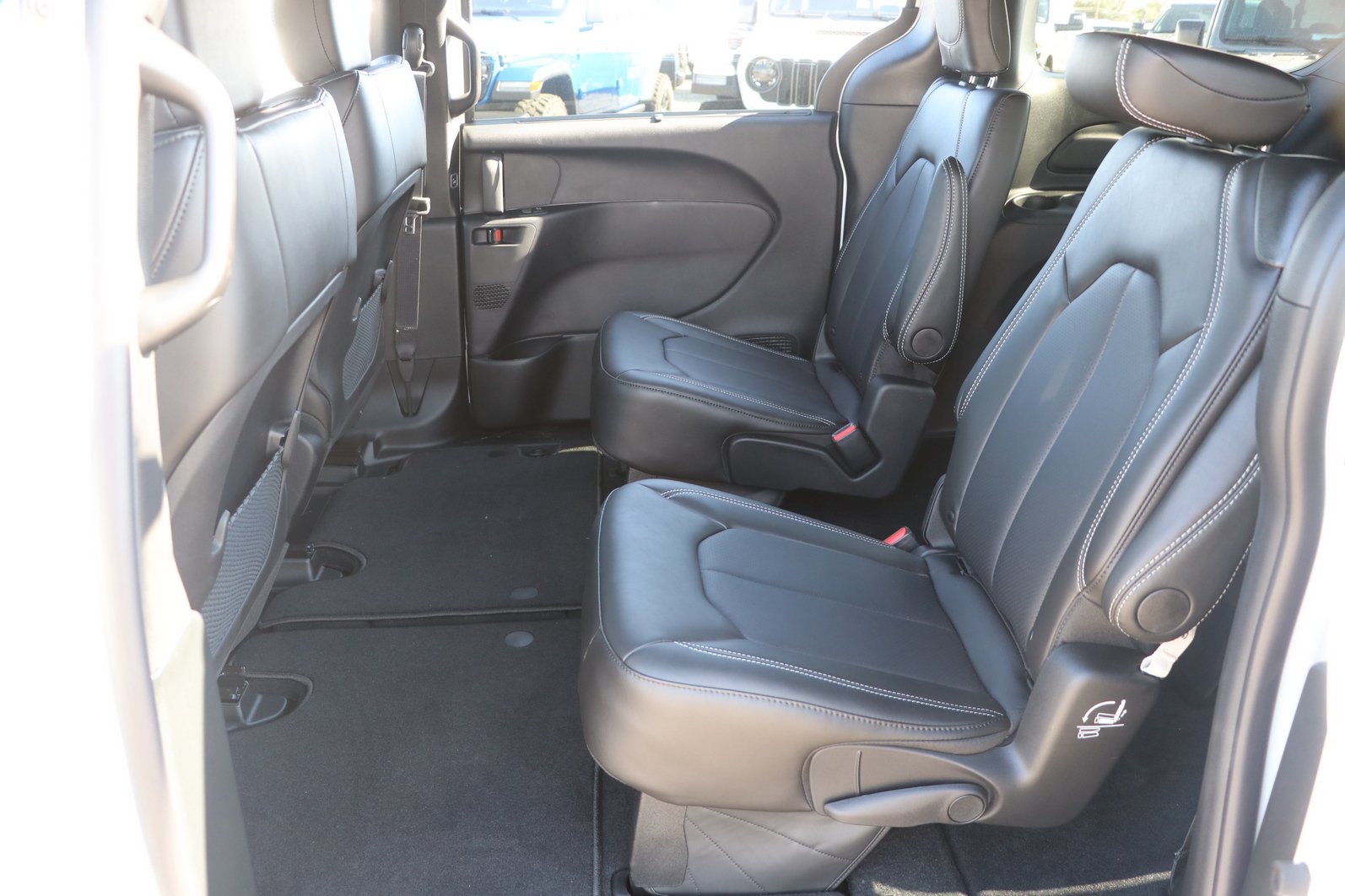 New 2027 Chrysler Pacifica LX FWD image 27