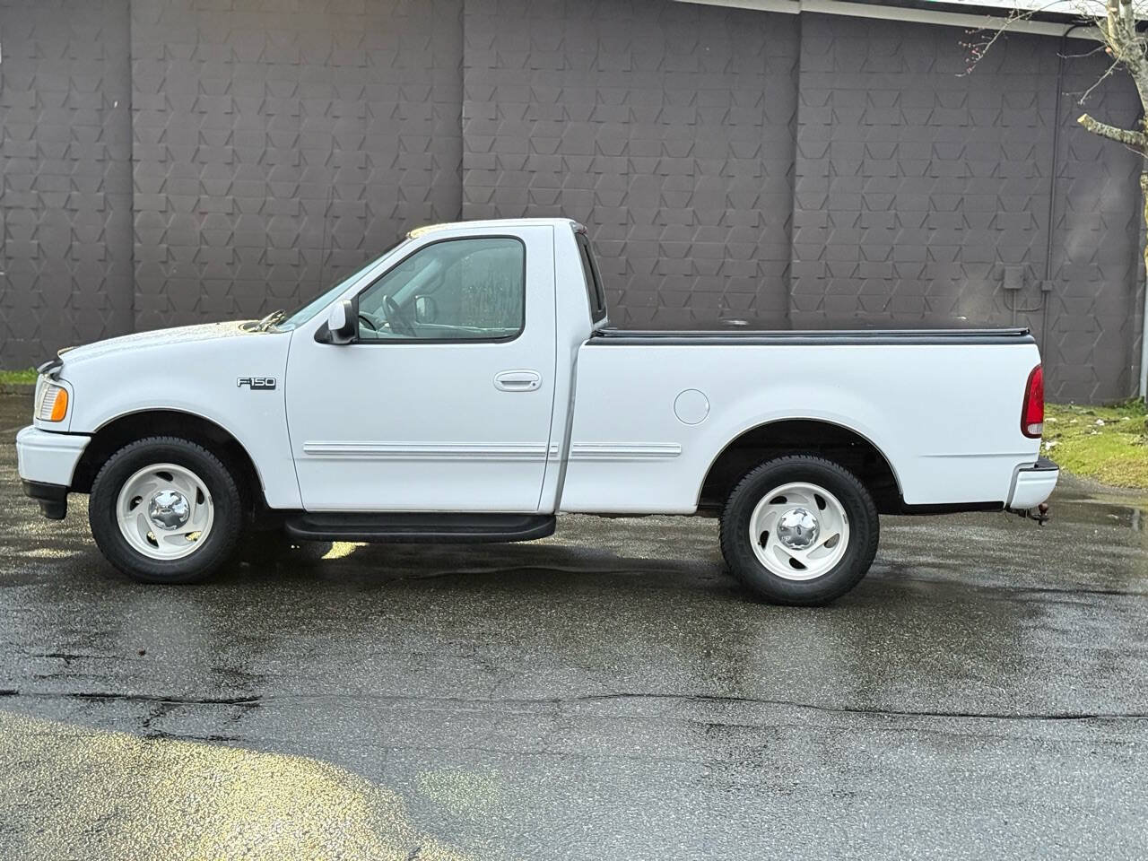 Used 1998 Ford F150 XL RWD image 4