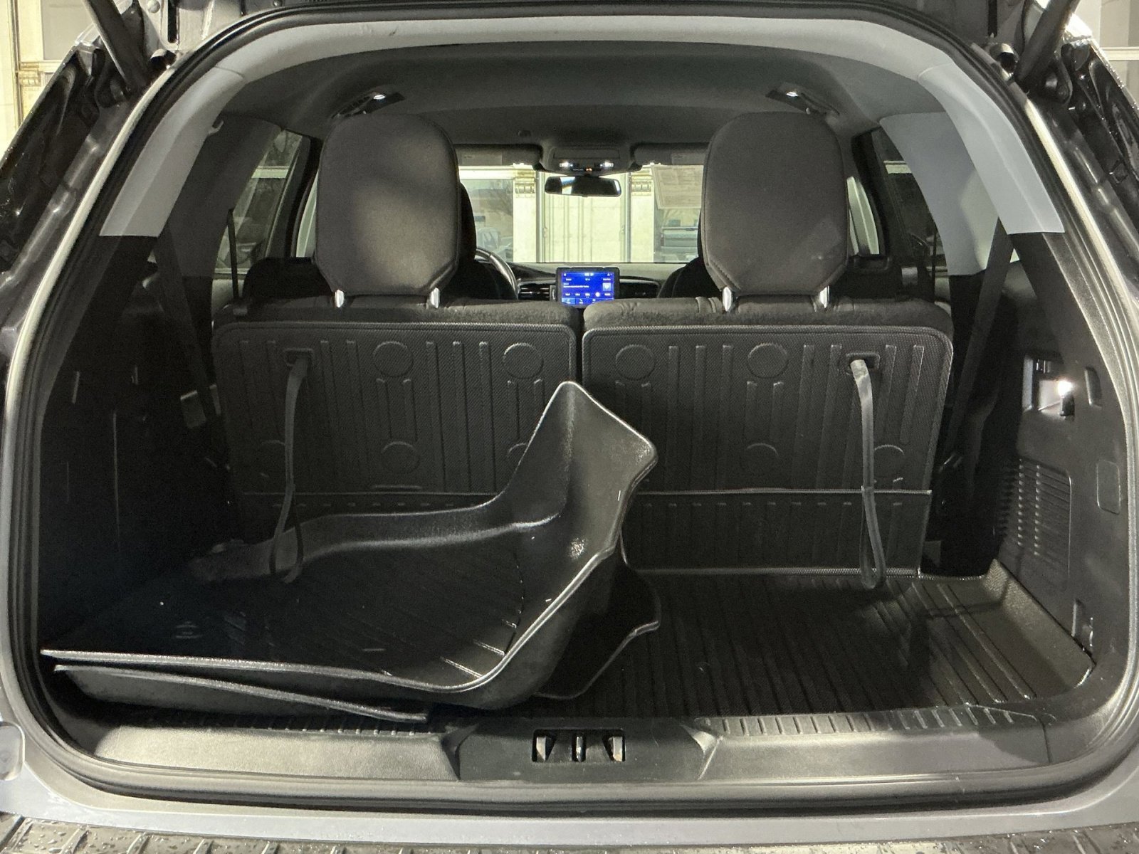 Used 2021 Ford Explorer XLT image 32