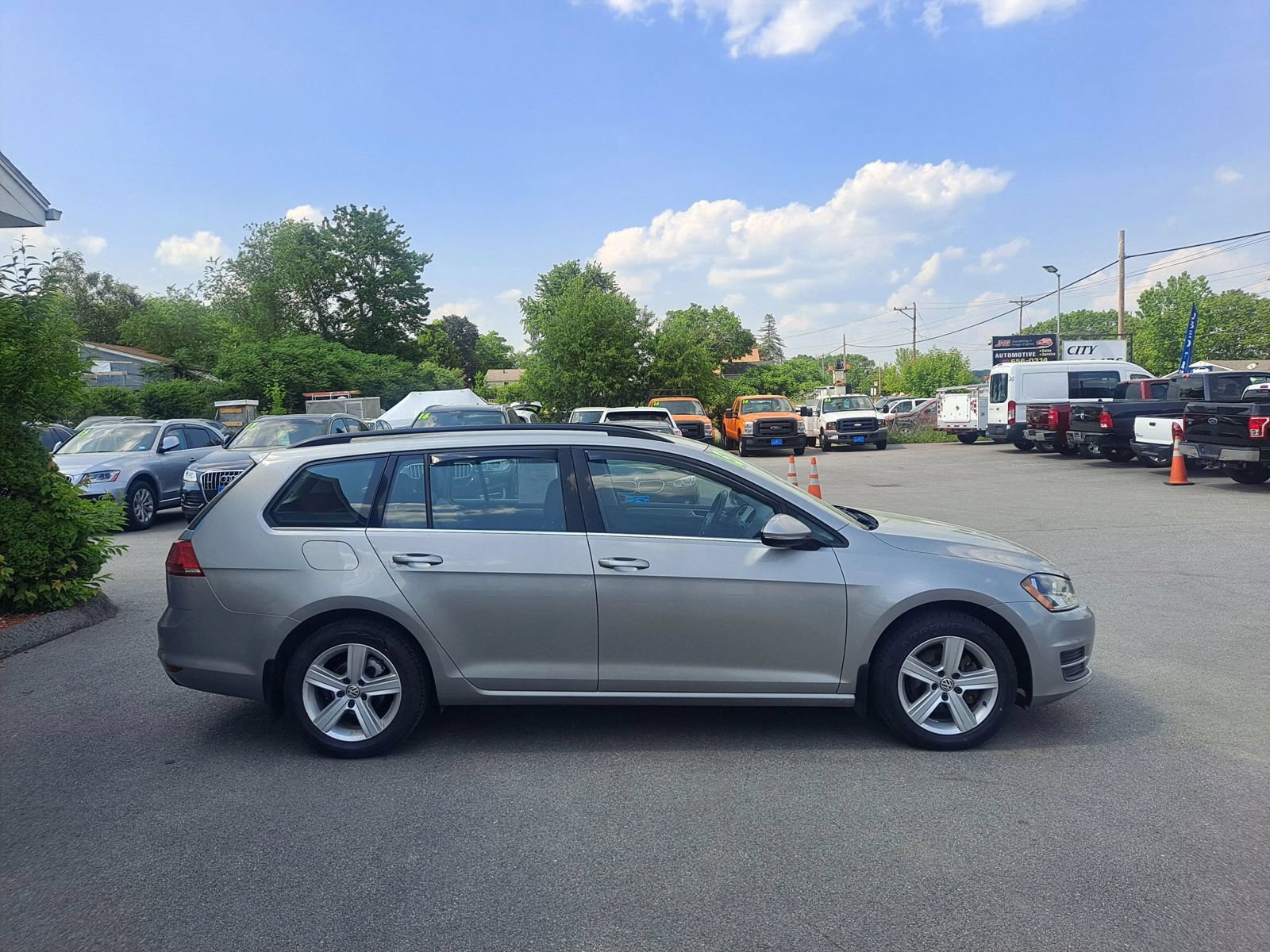 Used 2015 Volkswagen Golf TDI S FWD image 5
