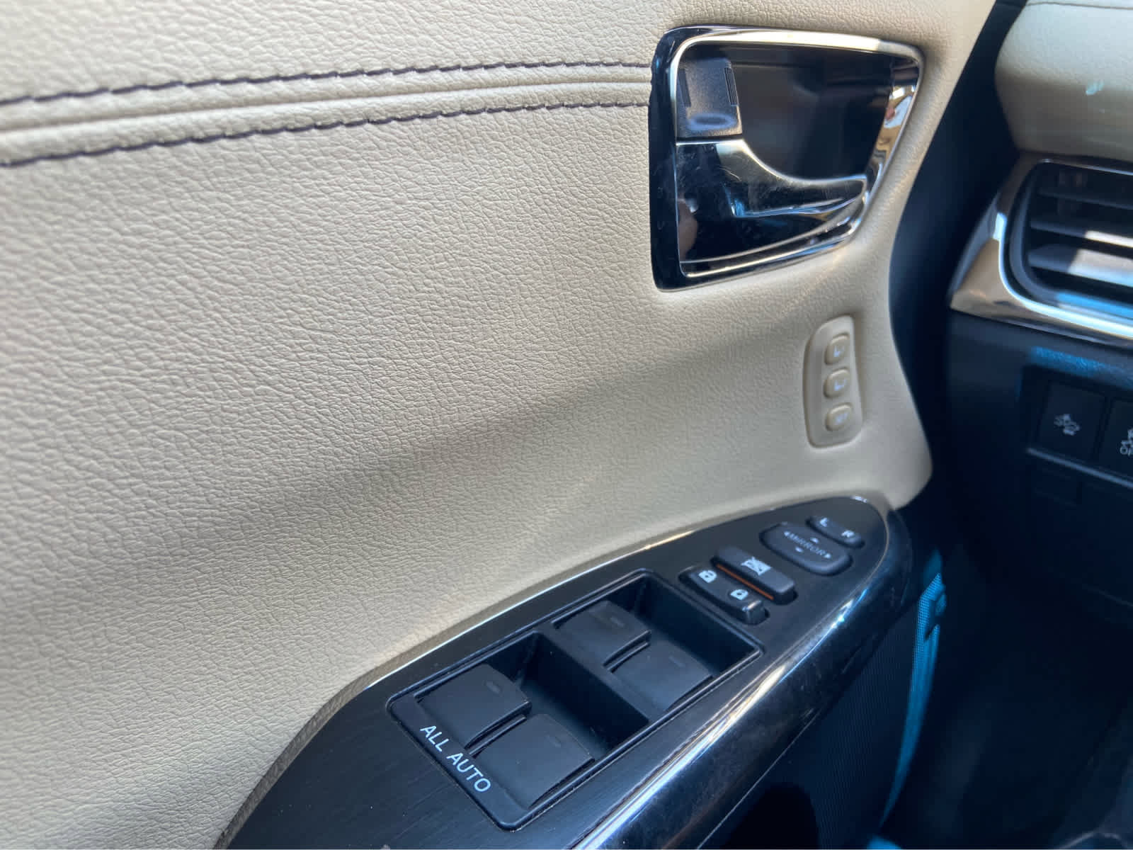 Used 2017 Toyota Avalon Limited w/ Carpet Mat Package FWD image 22