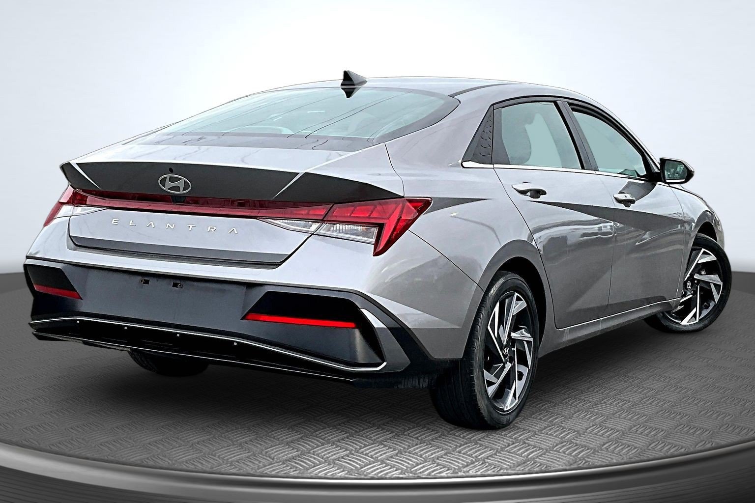 Used 2024 Hyundai Elantra SEL w/ Convenience Package FWD image 5