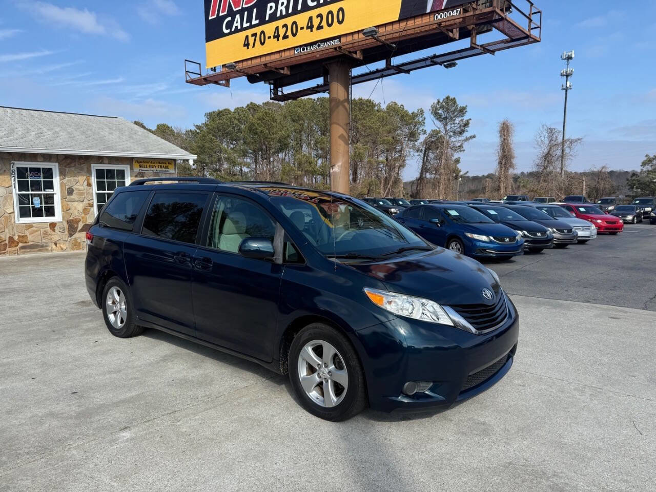 Used 2011 Toyota Sienna LE image 9