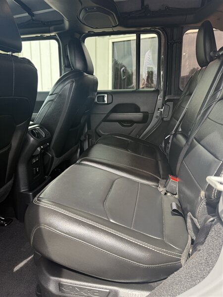 Used 2023 Jeep Wrangler Unlimited Sahara AWD/4WD image 35