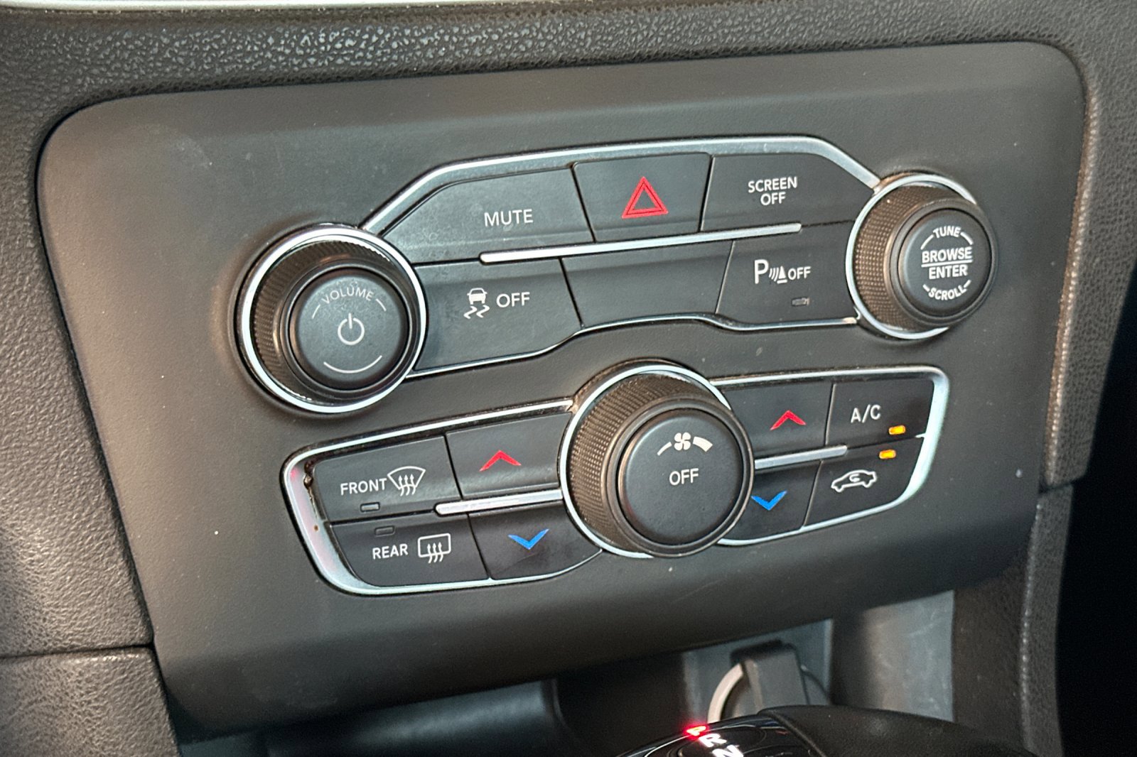 Used 2021 Dodge Charger SXT w/ Leather Interior Group image 19