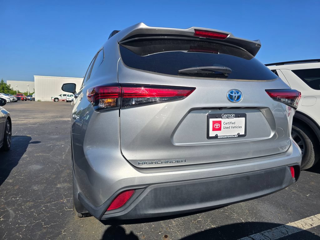 Used 2022 Toyota Highlander LE AWD/4WD image 6
