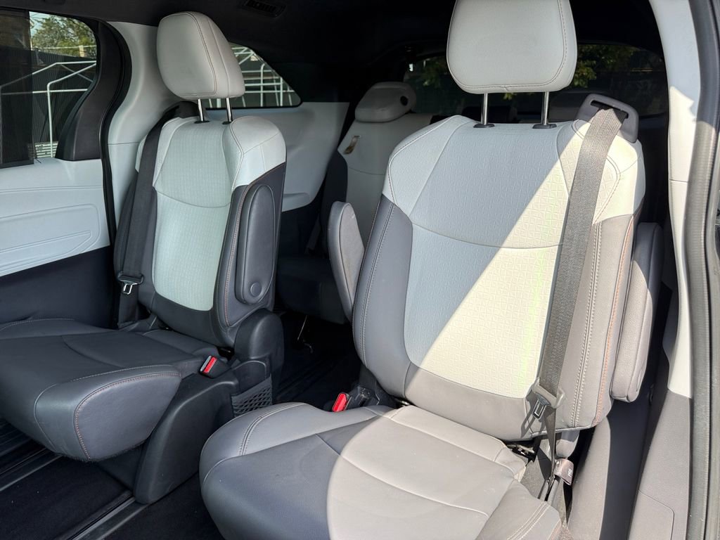 Certified 2022 Toyota Sienna XSE image 31