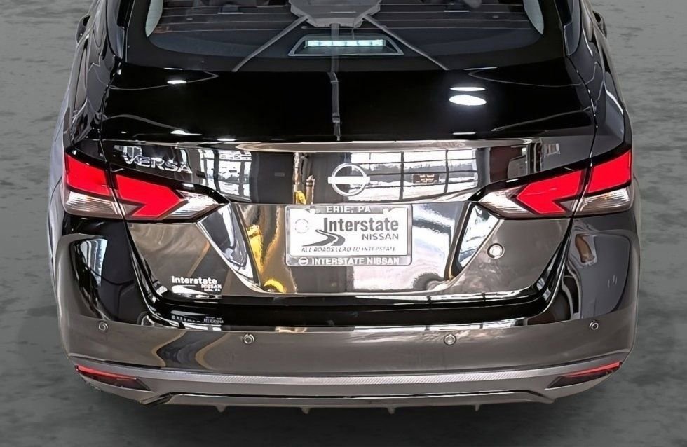 Used 2025 Nissan Versa S w/ Trunk Package image 12