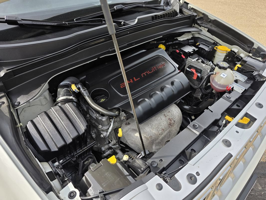 Used 2015 Jeep Renegade Limited AWD/4WD image 38
