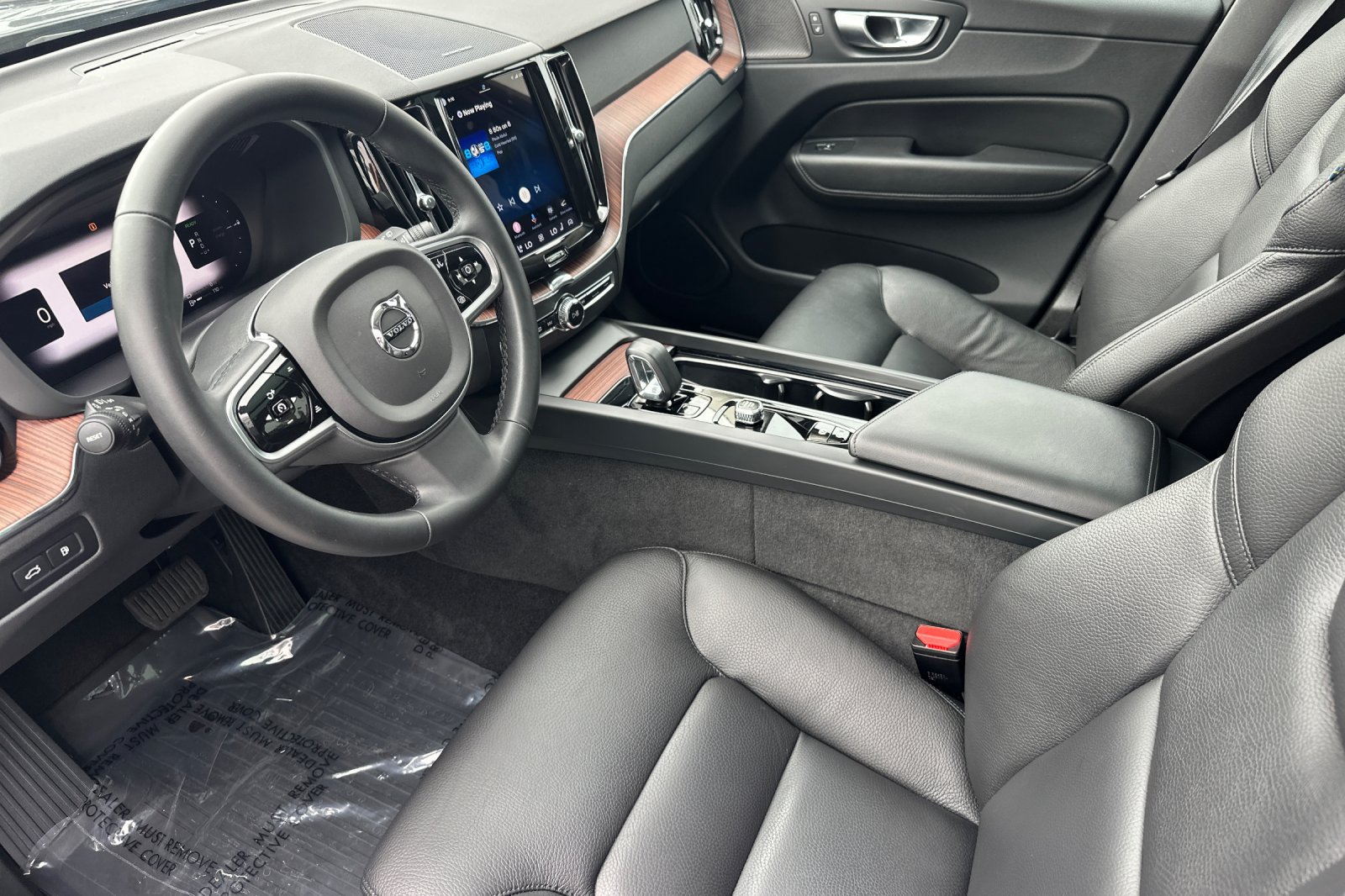 Certified 2023 Volvo XC60 T8 Plus w/ Protection Package Premier AWD/4WD image 10