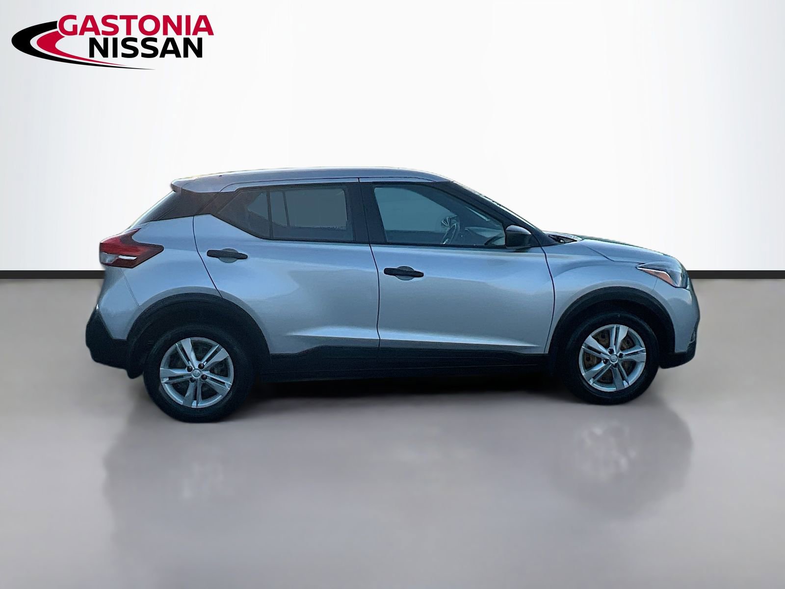Used 2020 Nissan Kicks S image 10