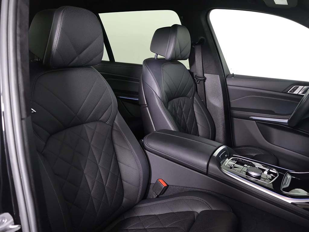 Used 2023 BMW X7 xDrive40i w/ M Sport Package image 32
