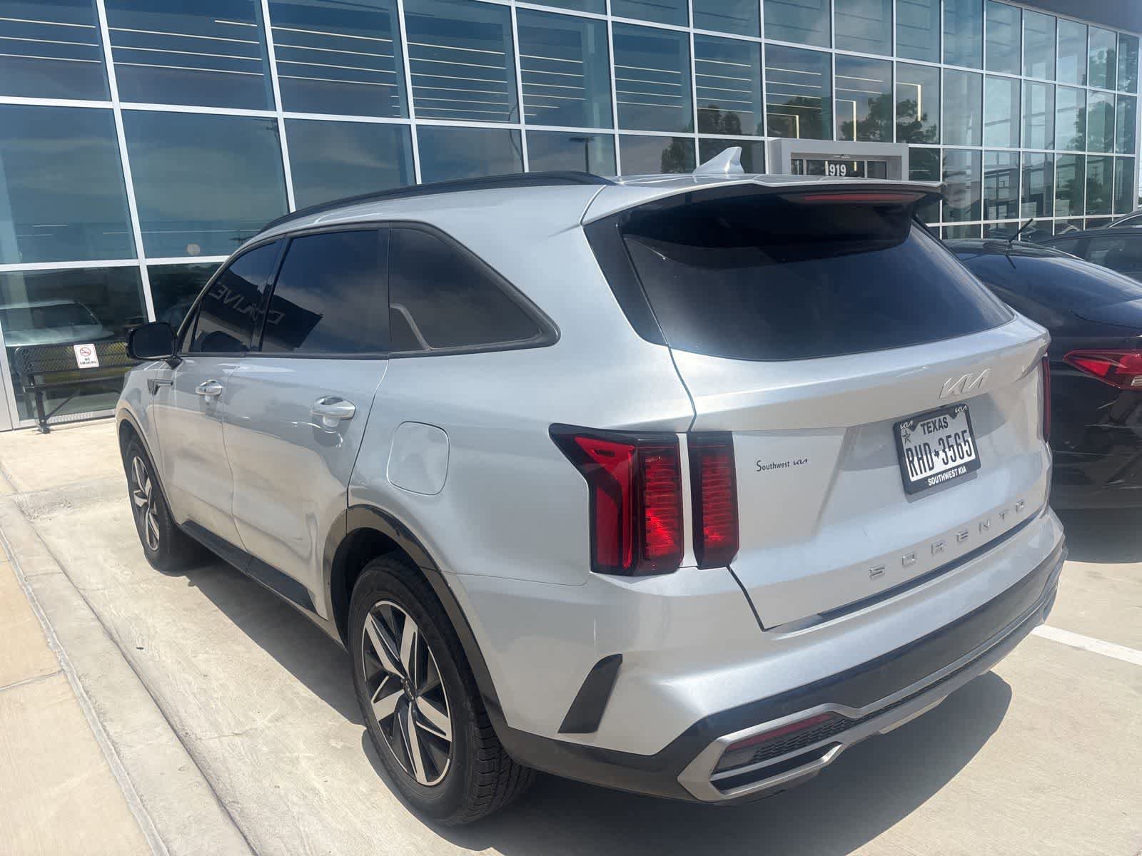 Certified 2022 Kia Sorento EX FWD image 6